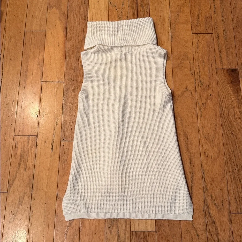 White House Black Market | Off White Sleeveless Turtleneck |Knit | size XS